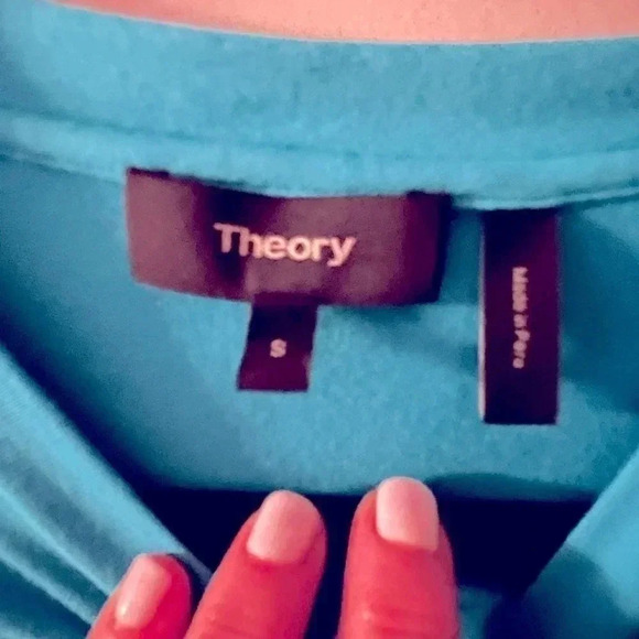 THEORY- Tiny Tee 2 in the color Rubric-Size Small - Picture 4 of 4